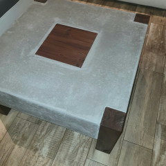 betona kafijas galdiņš